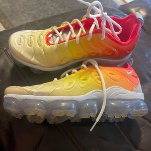 Nike Air Max. Yellow and orange.